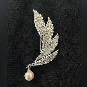 Crystals Feather Brooch w/ Pearl Australia Crystal Brooch Pin